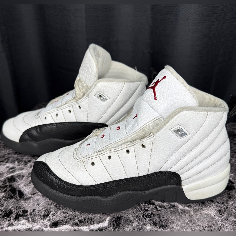 (Youth) Nike Air Jordan 12 Retro - Picture 3 of 6